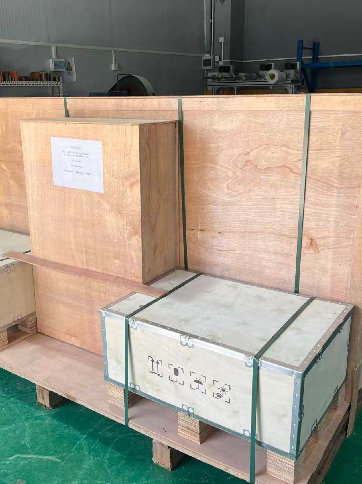 Export wooden package for complete residential home solar energy storage system