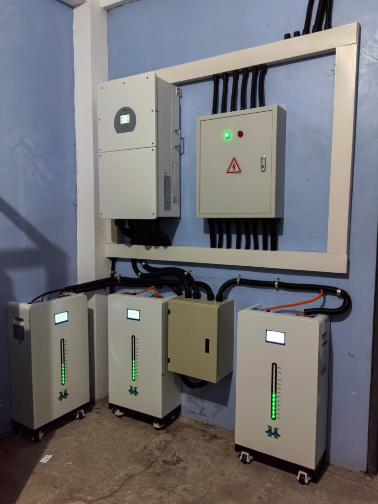 Diagrama de cableado del sistema residencial de almacenamiento de energía solar, esquema de solución de energía para el hogar conectada a la red y fuera de la red